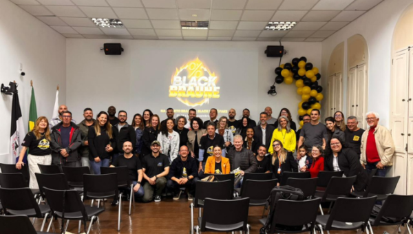 ACIANF apresenta a Black Braune a lojistas do centro de Nova Friburgo